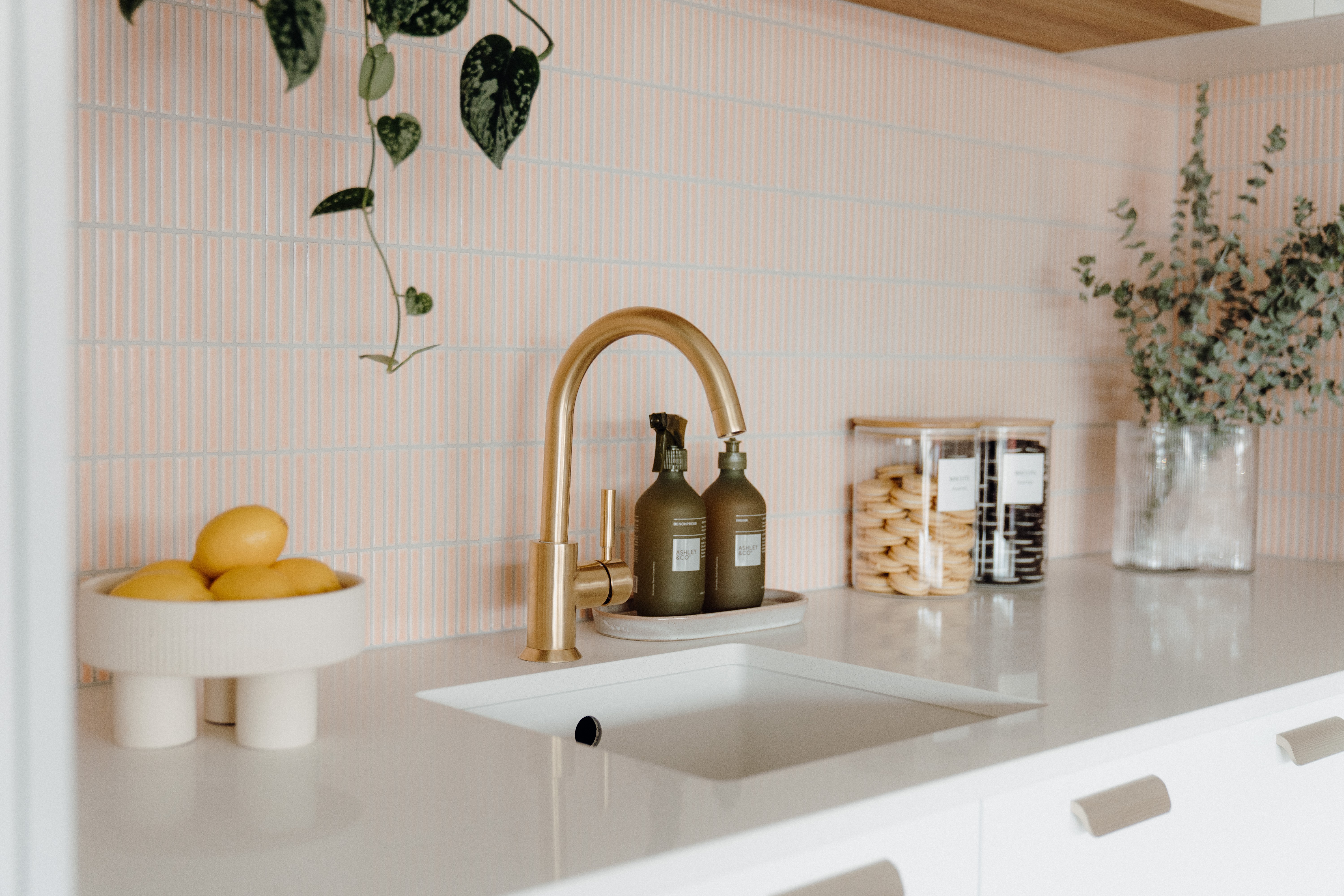 8 of the best kitchen splashback ideas for nz homes - tile space